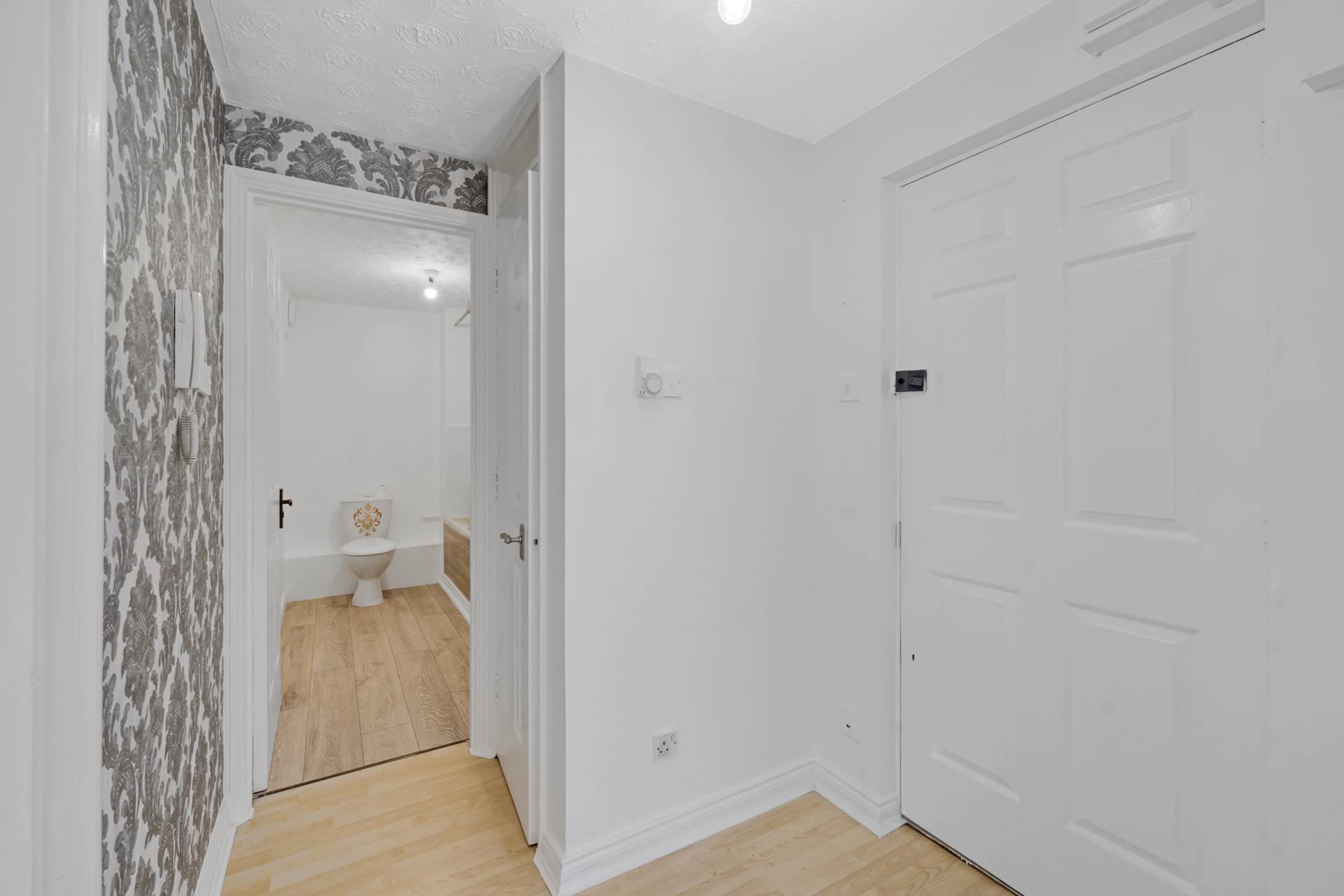 Additional Property Image 2 bedroom Flat for sale in London 10