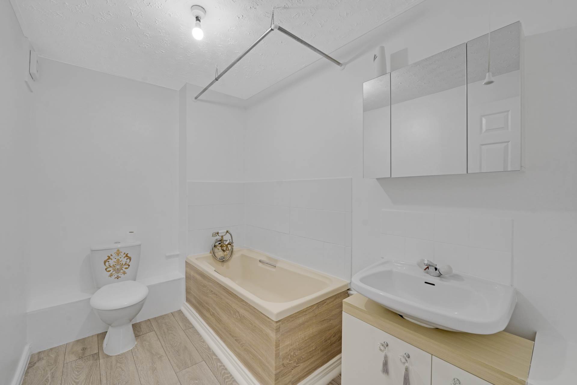 Additional Property Image 2 bedroom Flat for sale in London 13