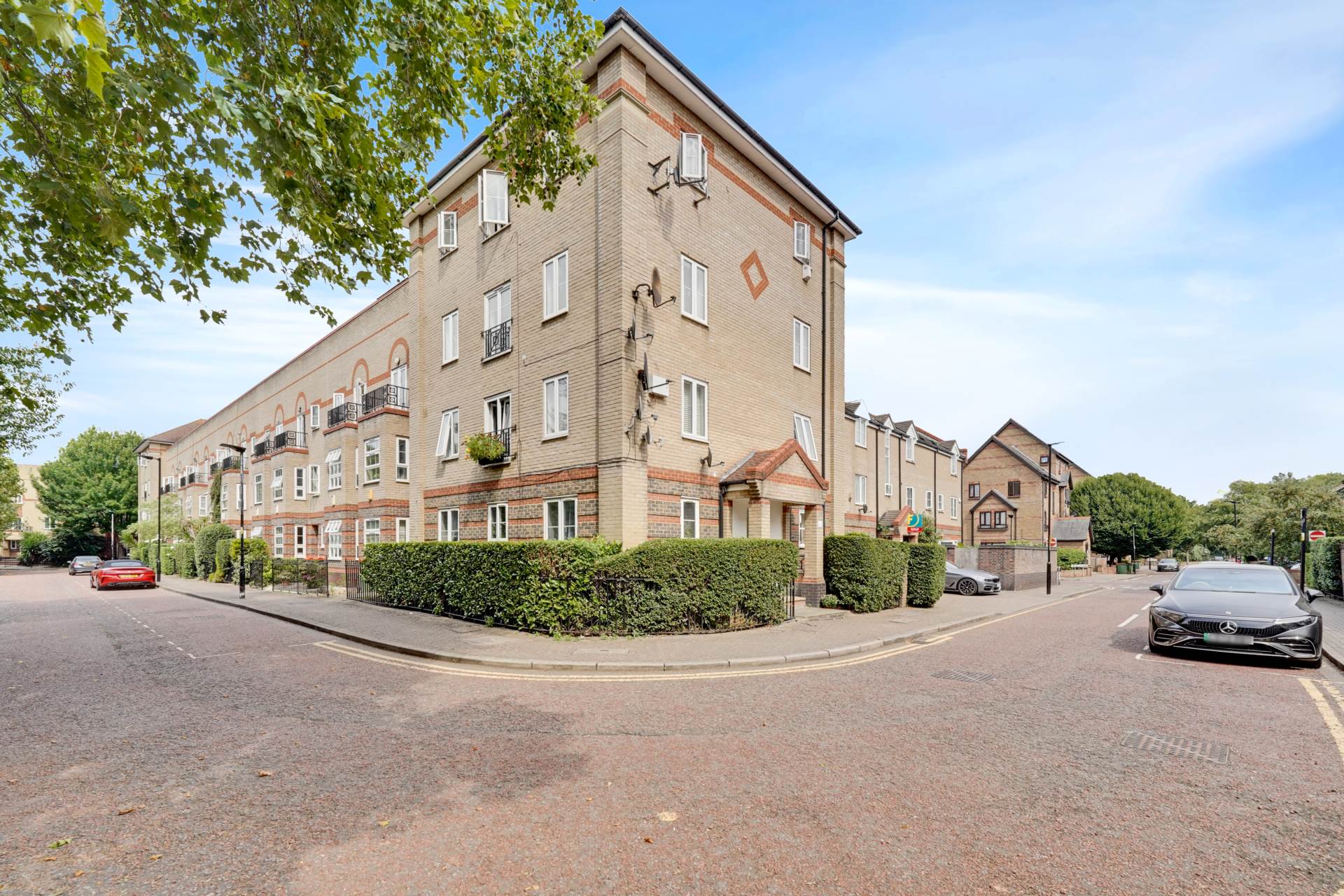 Additional Property Image 2 bedroom Flat for sale in London 14