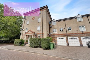 2 bedroom Flat for sale in London