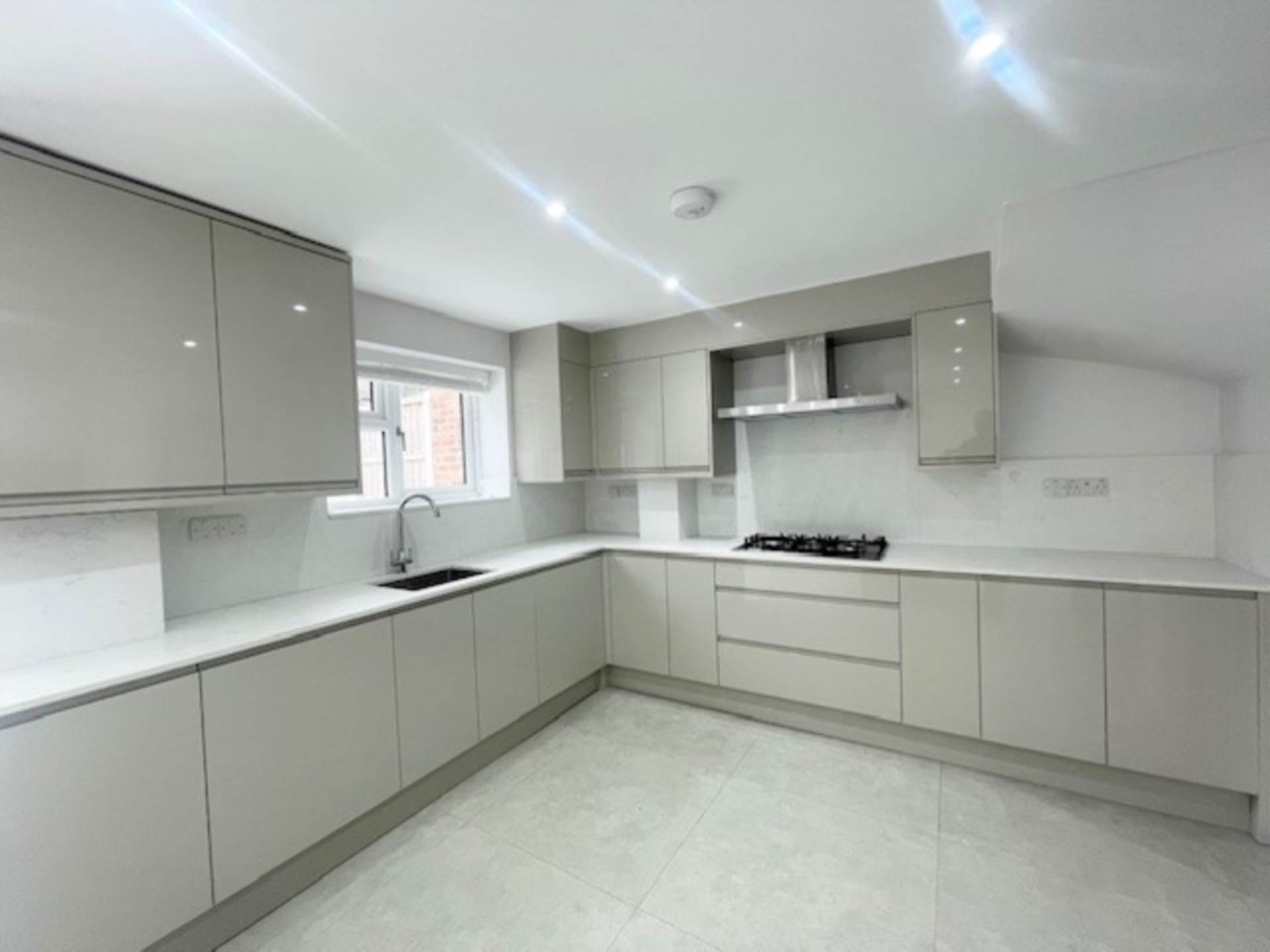 Additional Property Image 4 bedroom Semi Detached to rent in London 2