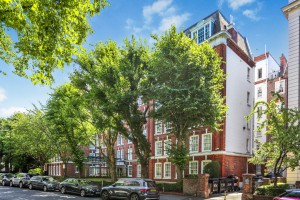 2 bedroom Apartment to rent in London