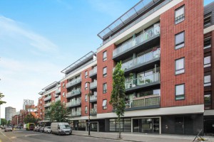 2 bedroom Apartment for sale in London