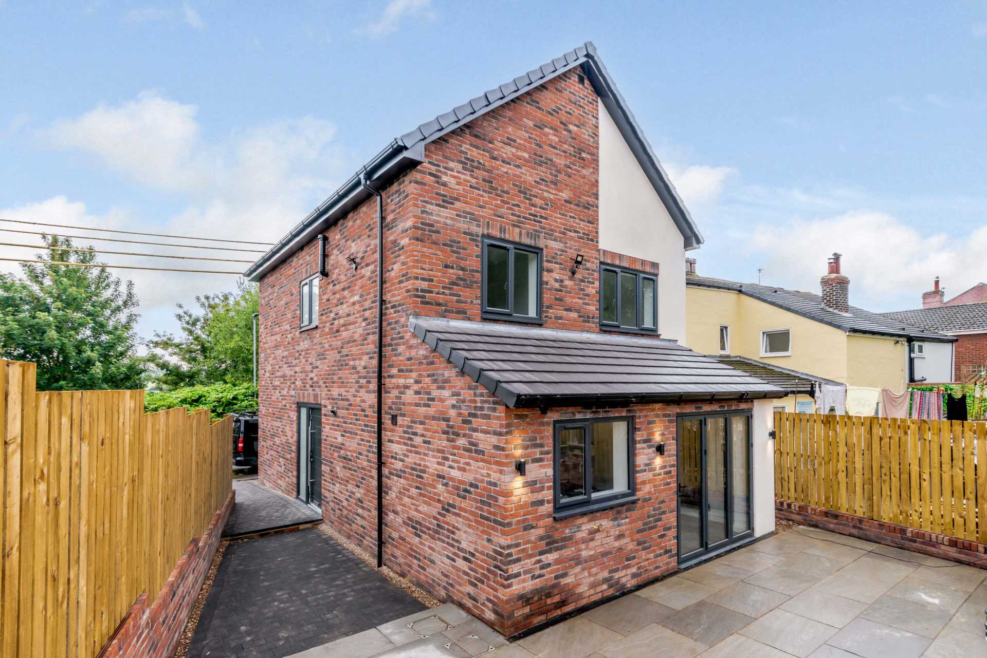 4 bedroom Detached to rent in Wakefield