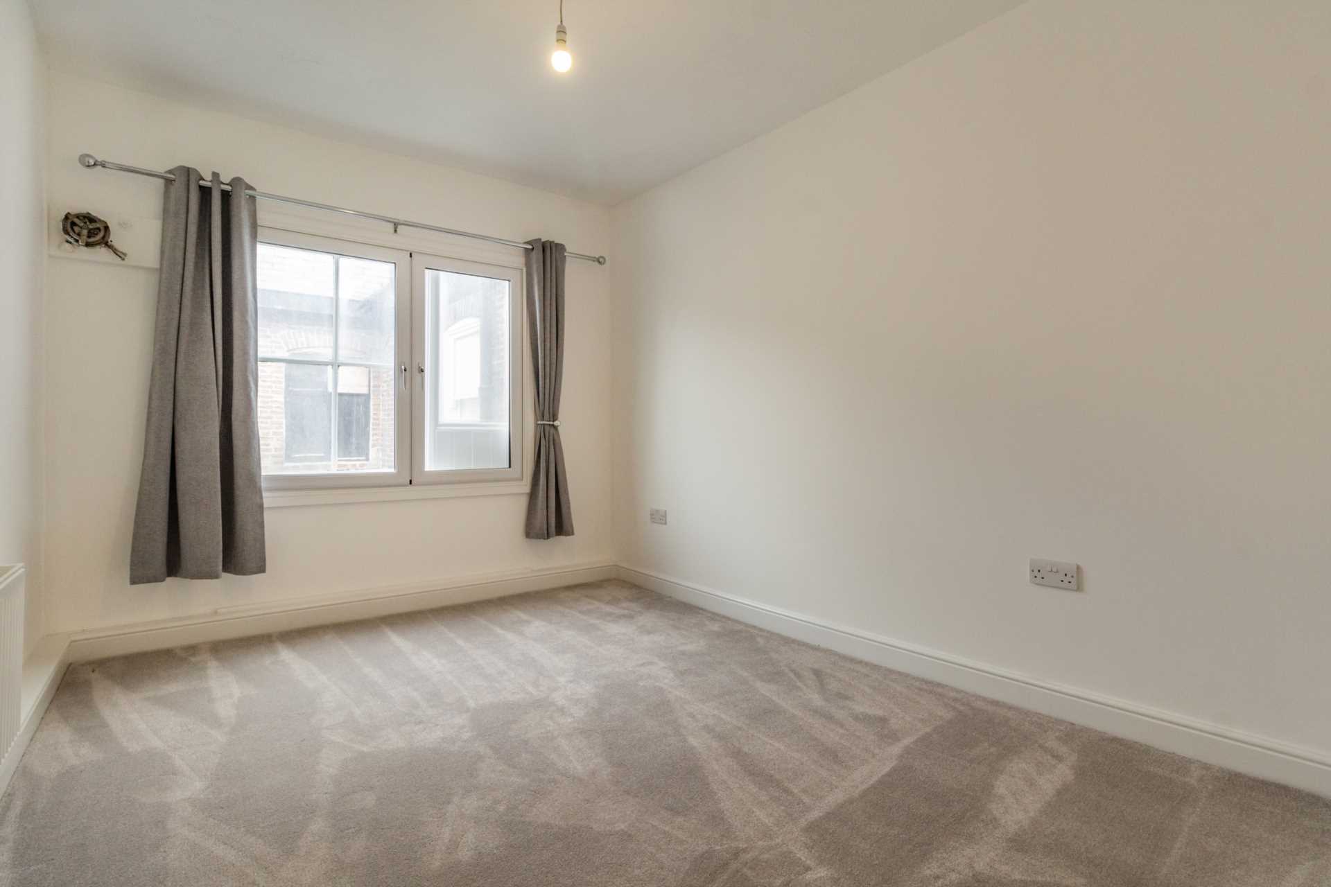 Additional Property Image 3 bedroom Apartment to rent in Leeds 8