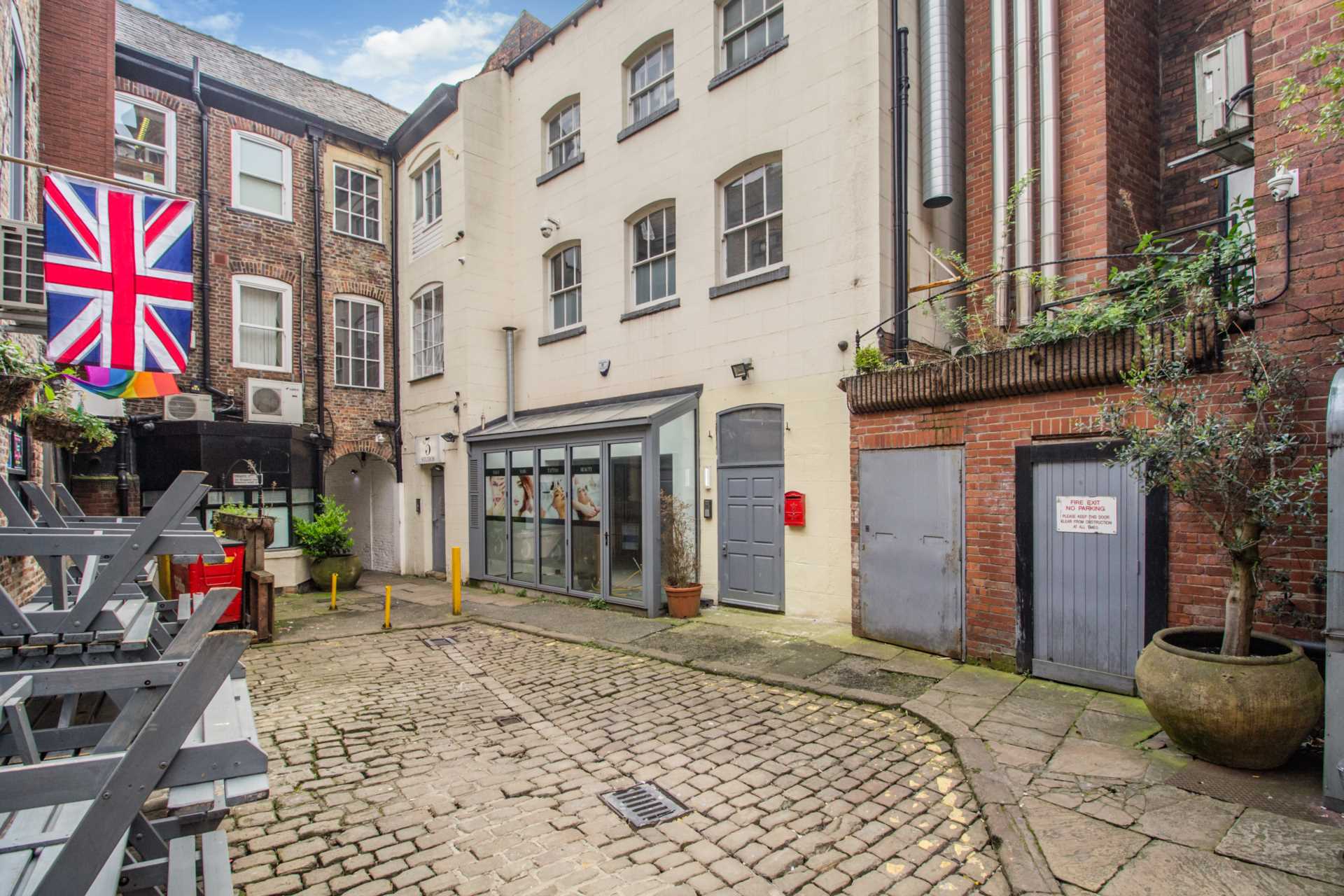 Additional Property Image 3 bedroom Apartment to rent in Leeds 13