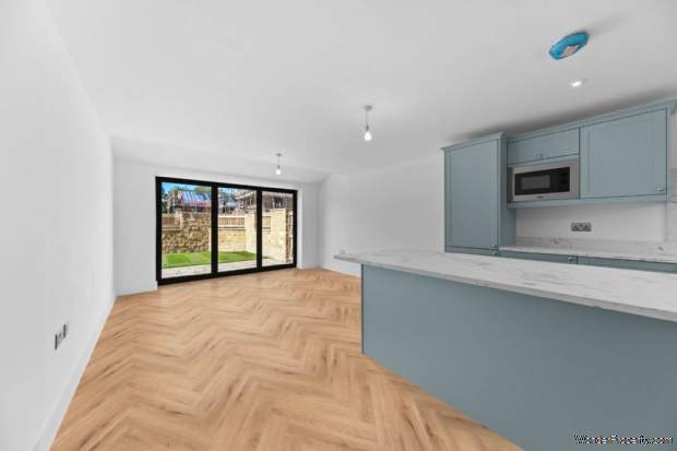 Additional Property Image 4 bedroom Detached for sale in Bradford 3