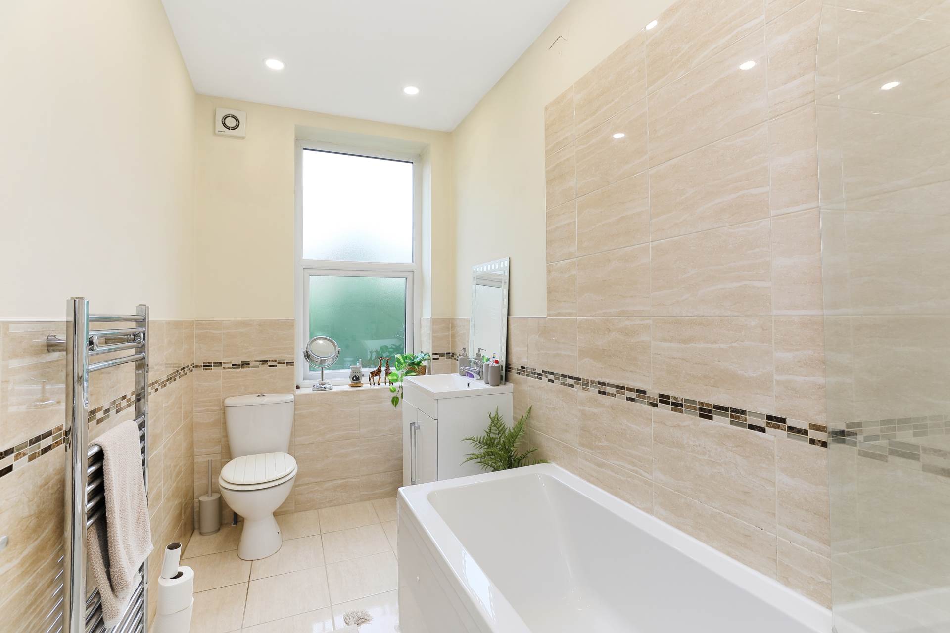 Additional Property Image 4 bedroom End of Terrace to rent in Batley 9