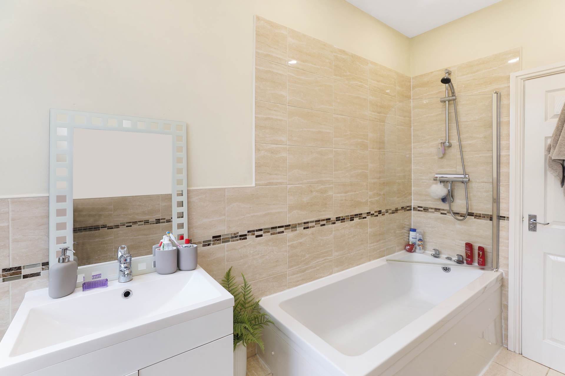 Additional Property Image 4 bedroom End of Terrace to rent in Batley 10