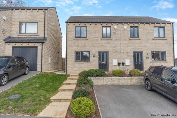 3 bedroom Semi Detached for sale in Leeds