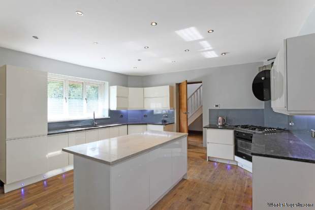 Additional Property Image 4 bedroom Semi Detached for sale in Batley 16