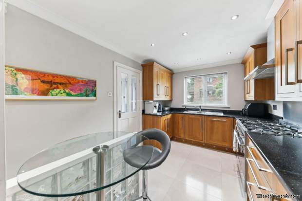 Additional Property Image 4 bedroom Detached for sale in Leeds 2