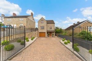 4 bedroom Detached for sale in Wakefield