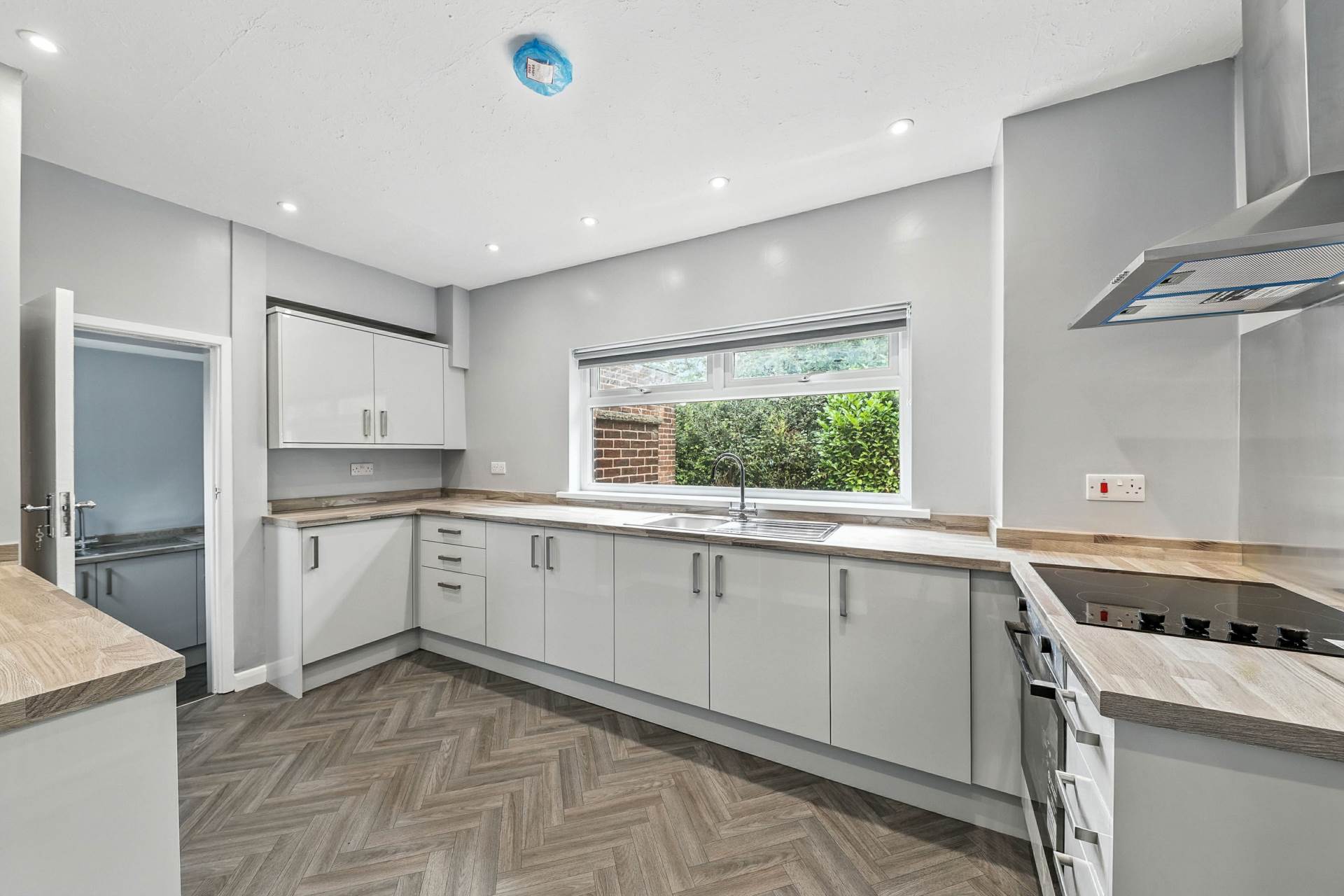 Additional Property Image 3 bedroom Detached Bungalow to rent in Leeds 10