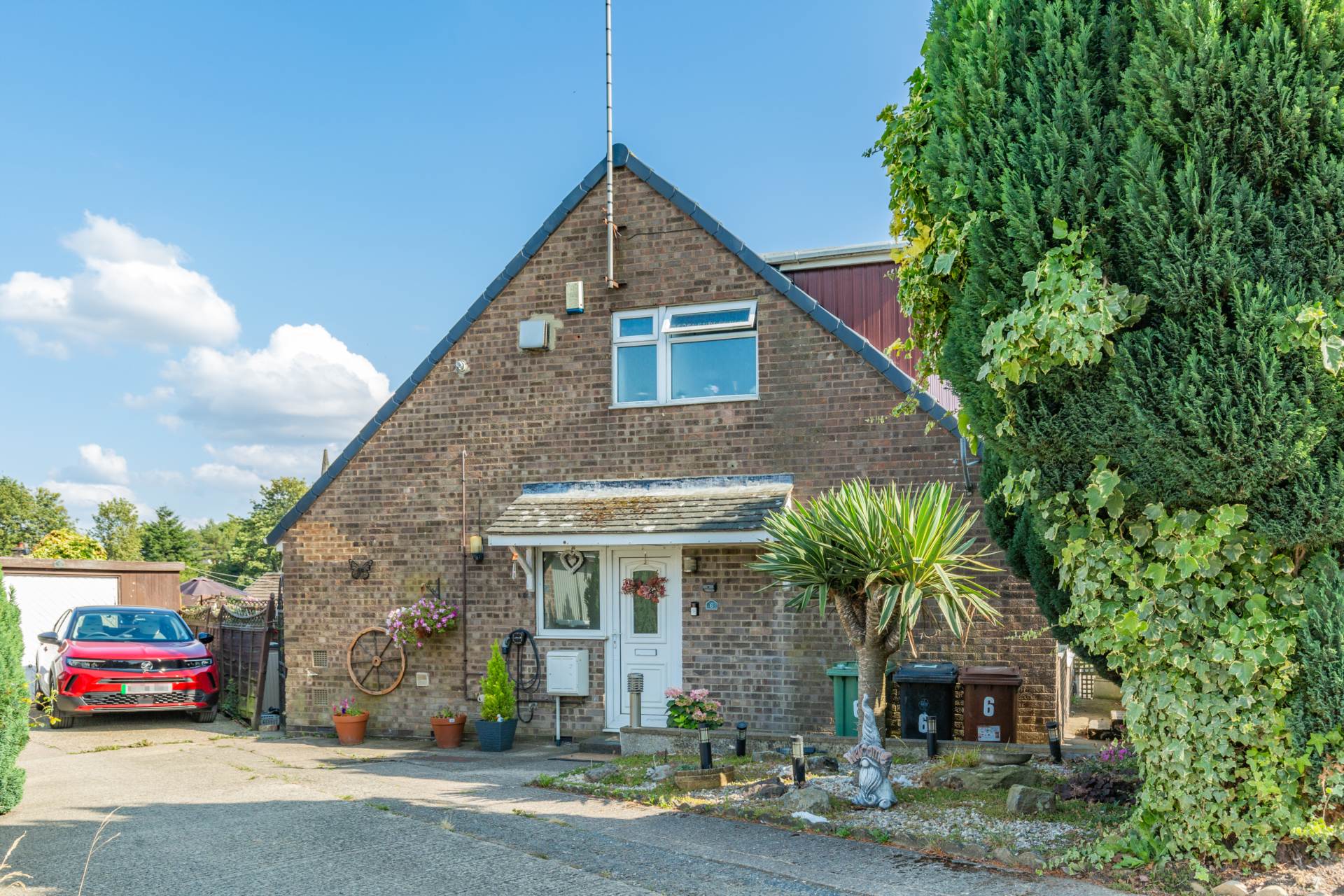 3 bedroom Semi Detached for sale in Leeds