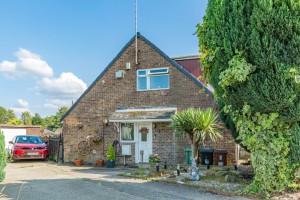 3 bedroom Semi Detached for sale in Leeds