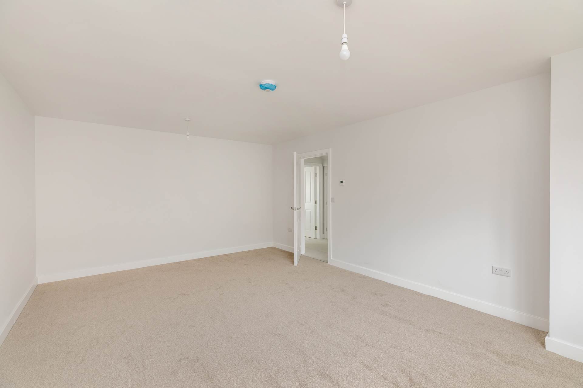 Additional Property Image 5 bedroom Detached to rent in Dewsbury 4