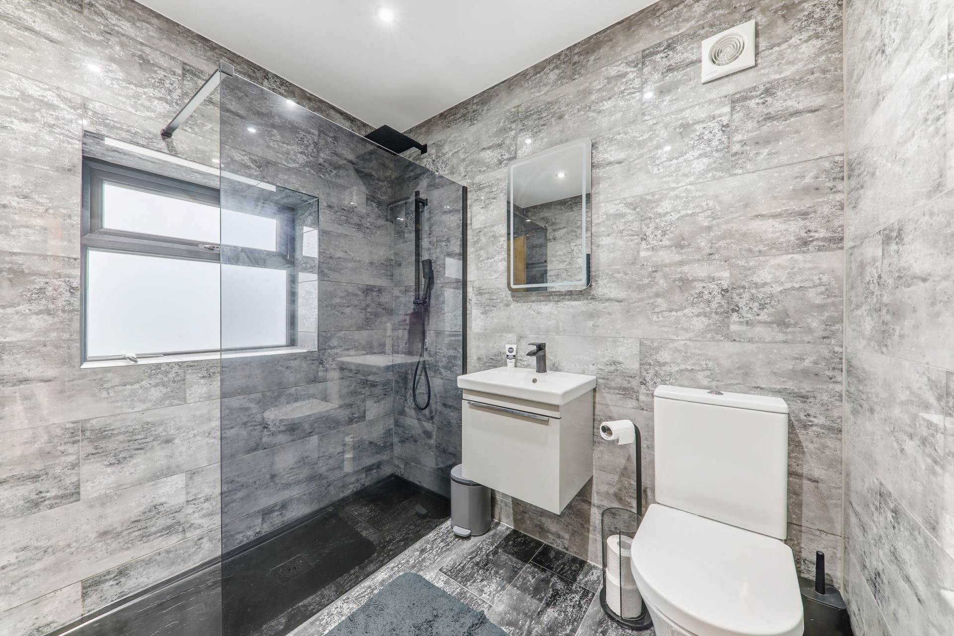 Additional Property Image 2 bedroom Semi Detached for sale in Leeds 11