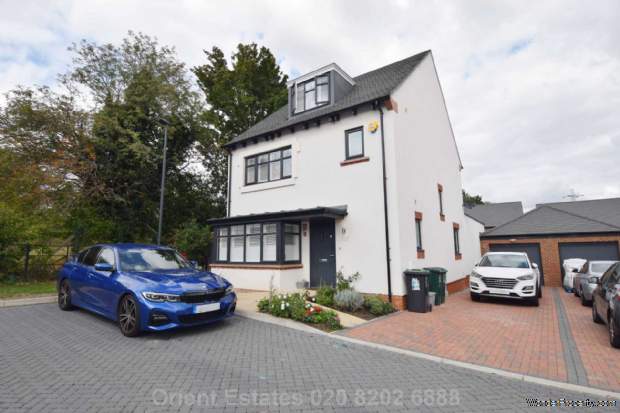 5 bedroom Detached for sale in Watford