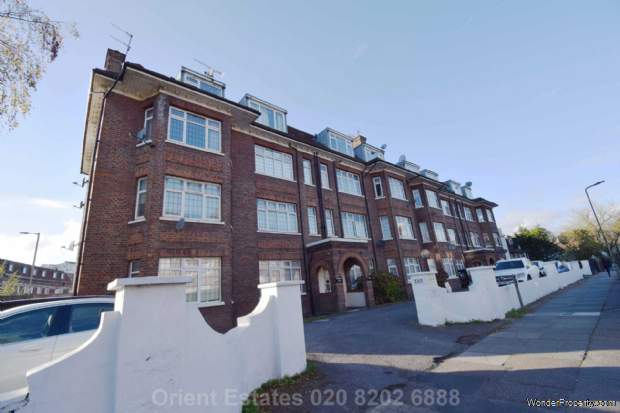 3 bedroom Flat for sale in London