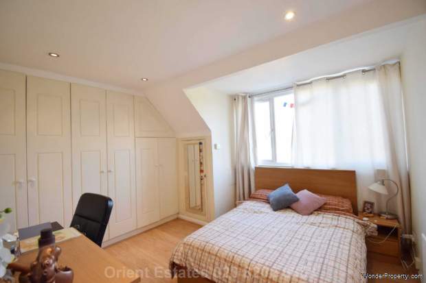 Additional Property Image 3 bedroom Flat for sale in London 3