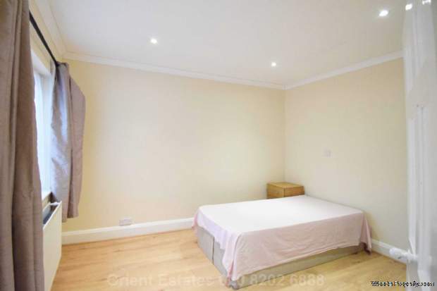 Additional Property Image 3 bedroom Flat for sale in London 6