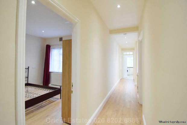 Additional Property Image 3 bedroom Flat for sale in London 8