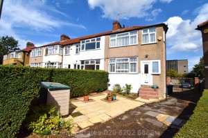 3 bedroom End of Terrace for sale in London