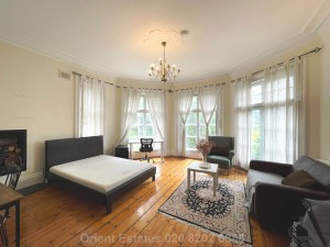 3 bedroom Apartment to rent in London