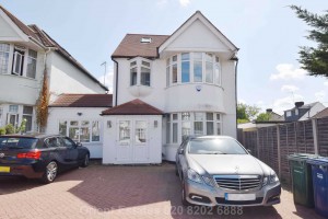 5 bedroom Detached to rent in London