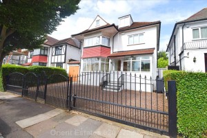 6 bedroom Detached for sale in London