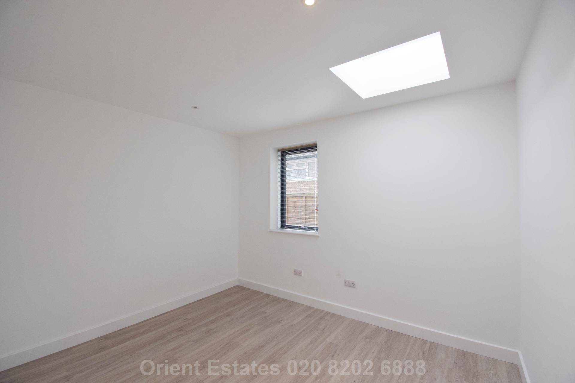 Additional Property Image 4 bedroom Bungalow to rent in London 8