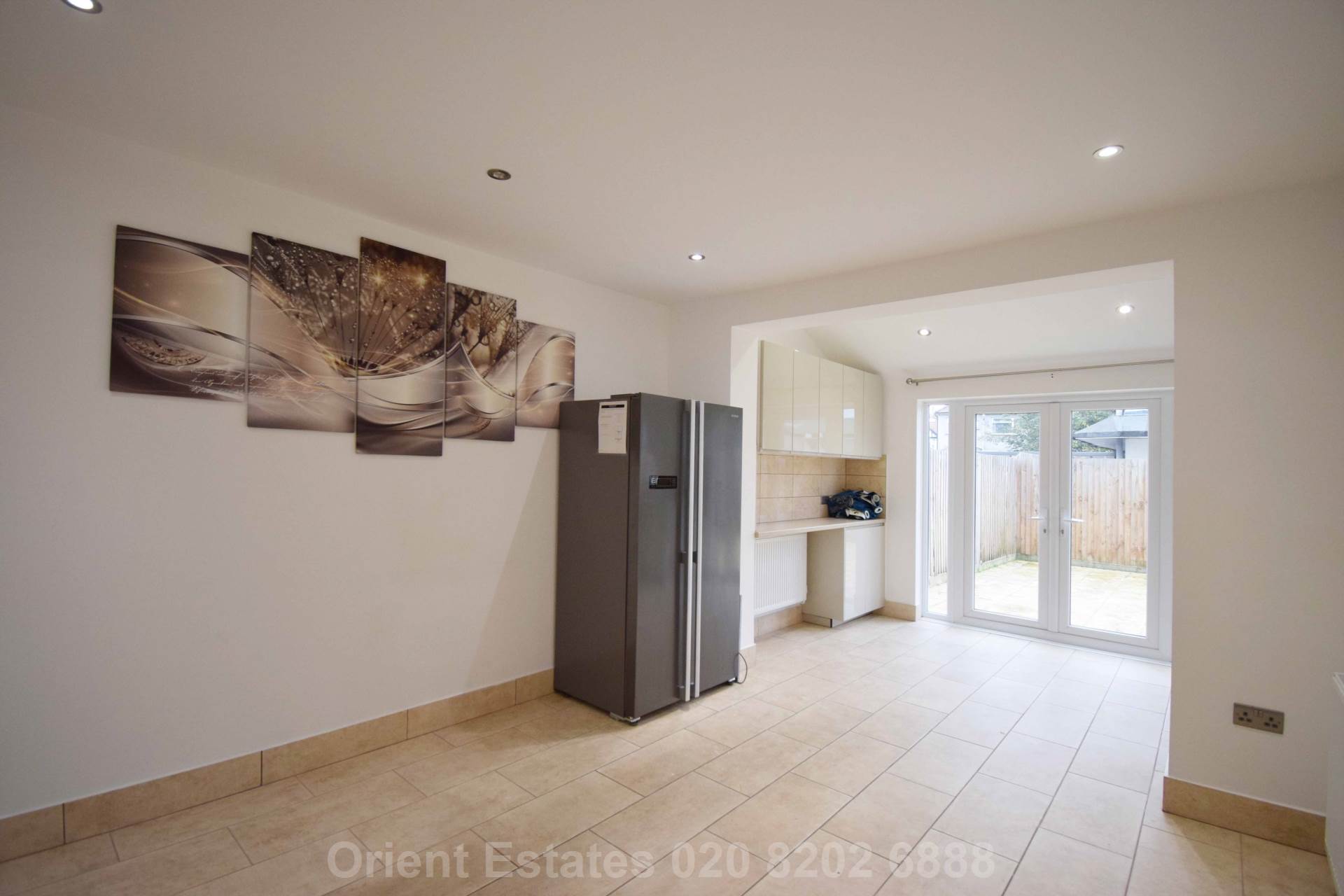 5 bedroom Semi Detached to rent in Edgware