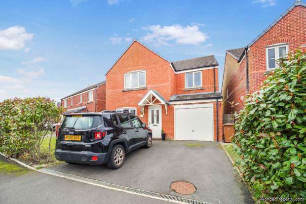 4 bedroom Detached for sale in Newton Le Willows
