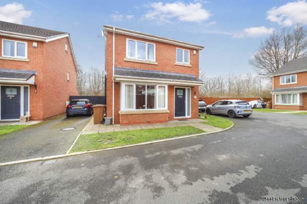 4 bedroom Detached for sale in Newton Le Willows