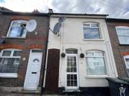 2 bedroom Terraced for sale in Luton