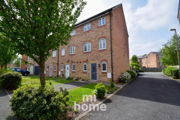 5 bedroom Town House for sale in Preston