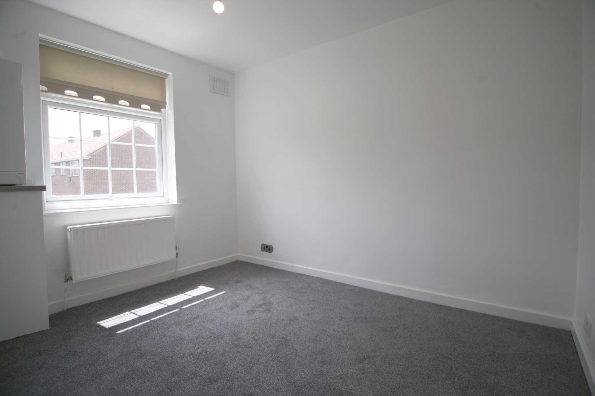 Additional Property Image 3 bedroom Terraced to rent in Rainham 6