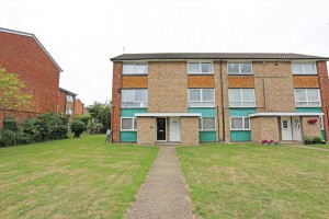 2 bedroom Flat to rent in Romford
