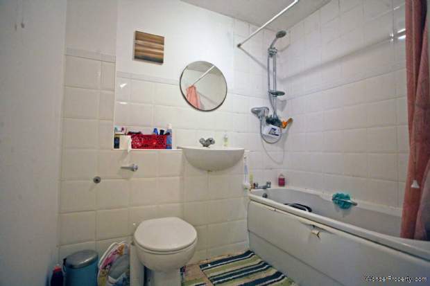 Additional Property Image 1 bedroom Apartment for sale in Ilford 6