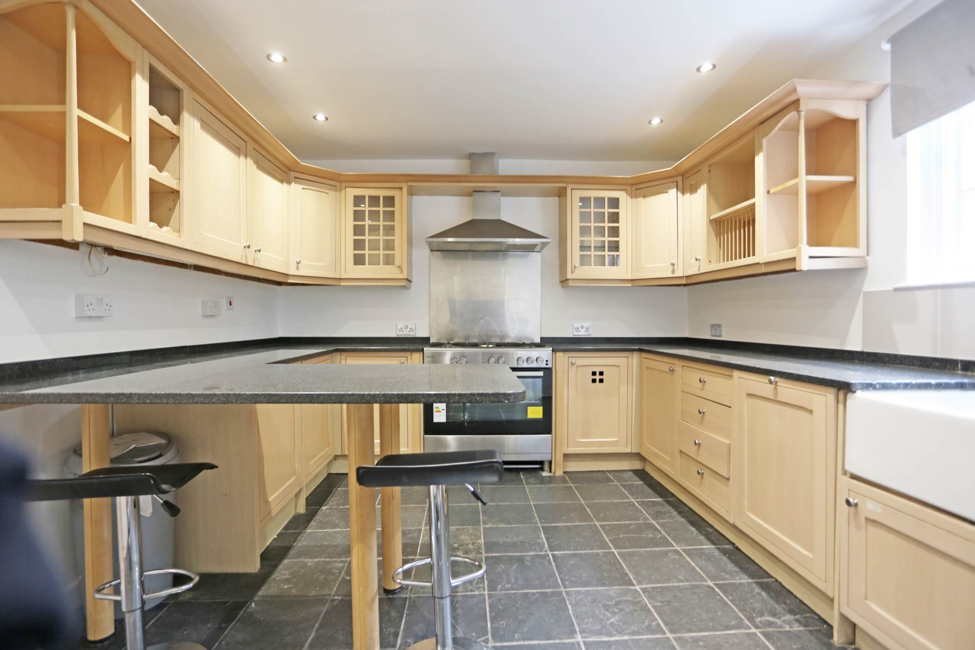 Additional Property Image 8 bedroom Semi Detached to rent in Loughton 2