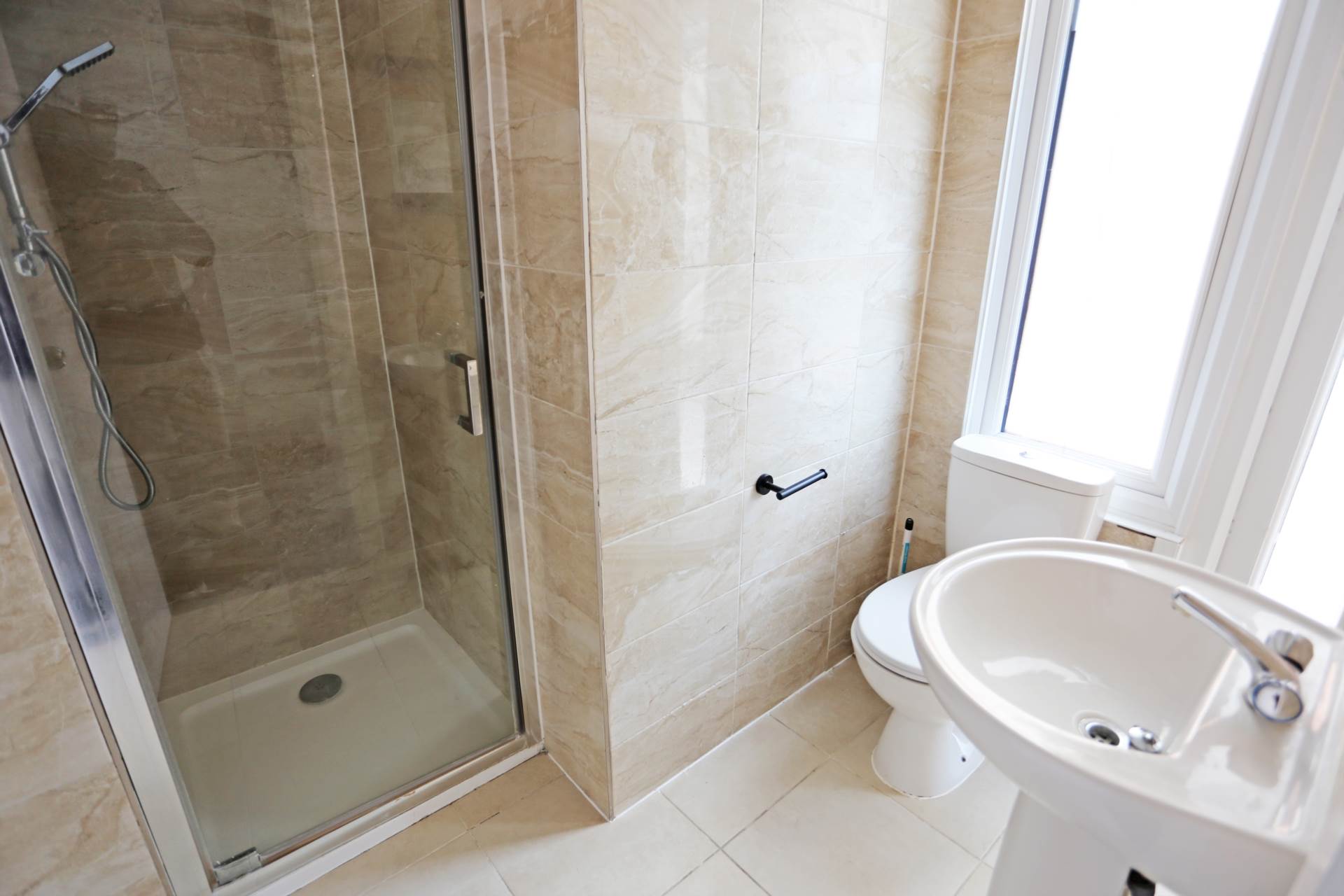 Additional Property Image 8 bedroom Semi Detached to rent in Loughton 6