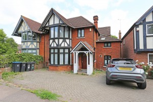 8 bedroom Semi Detached to rent in Loughton