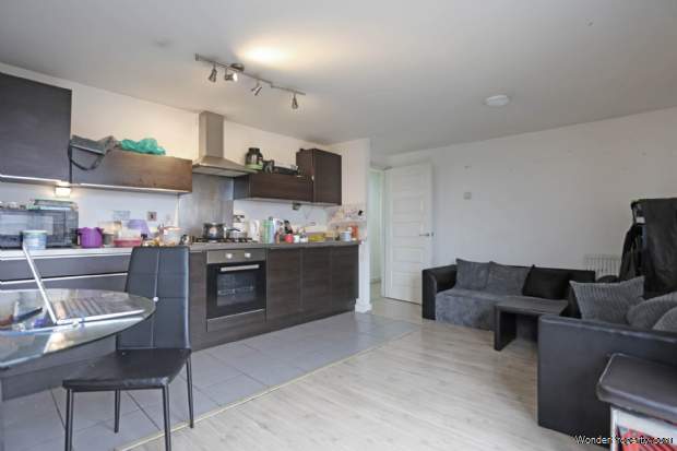 Additional Property Image 1 bedroom Apartment for sale in Ilford 3