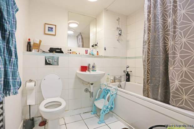 Additional Property Image 1 bedroom Apartment for sale in Ilford 6