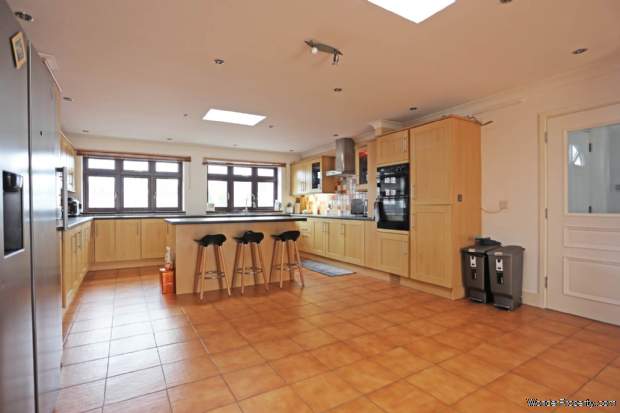 Additional Property Image 5 bedroom Detached for sale in Romford 6