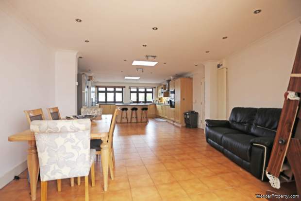 Additional Property Image 5 bedroom Detached for sale in Romford 7