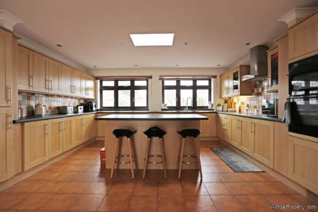 Additional Property Image 5 bedroom Detached for sale in Romford 8