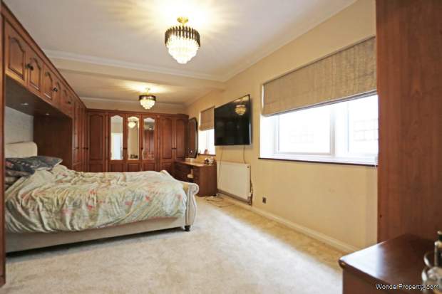 Additional Property Image 5 bedroom Detached for sale in Romford 14