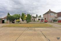 5 bedroom Detached for sale in Romford